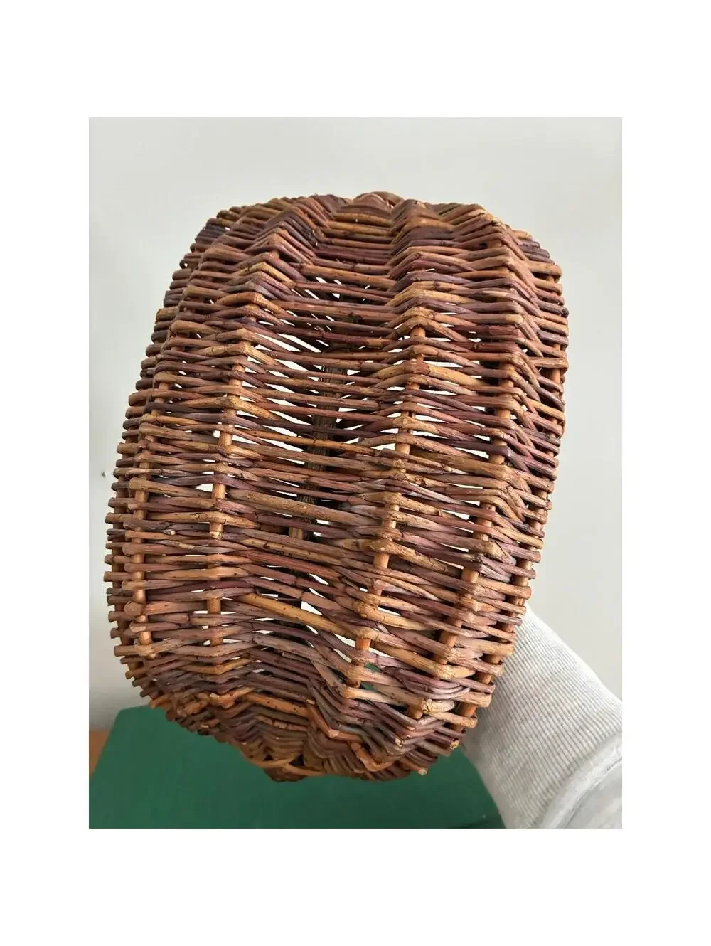 Vintage Handwoven Buttocks Basket – Rib Willow with God’s Eye Knot Handle